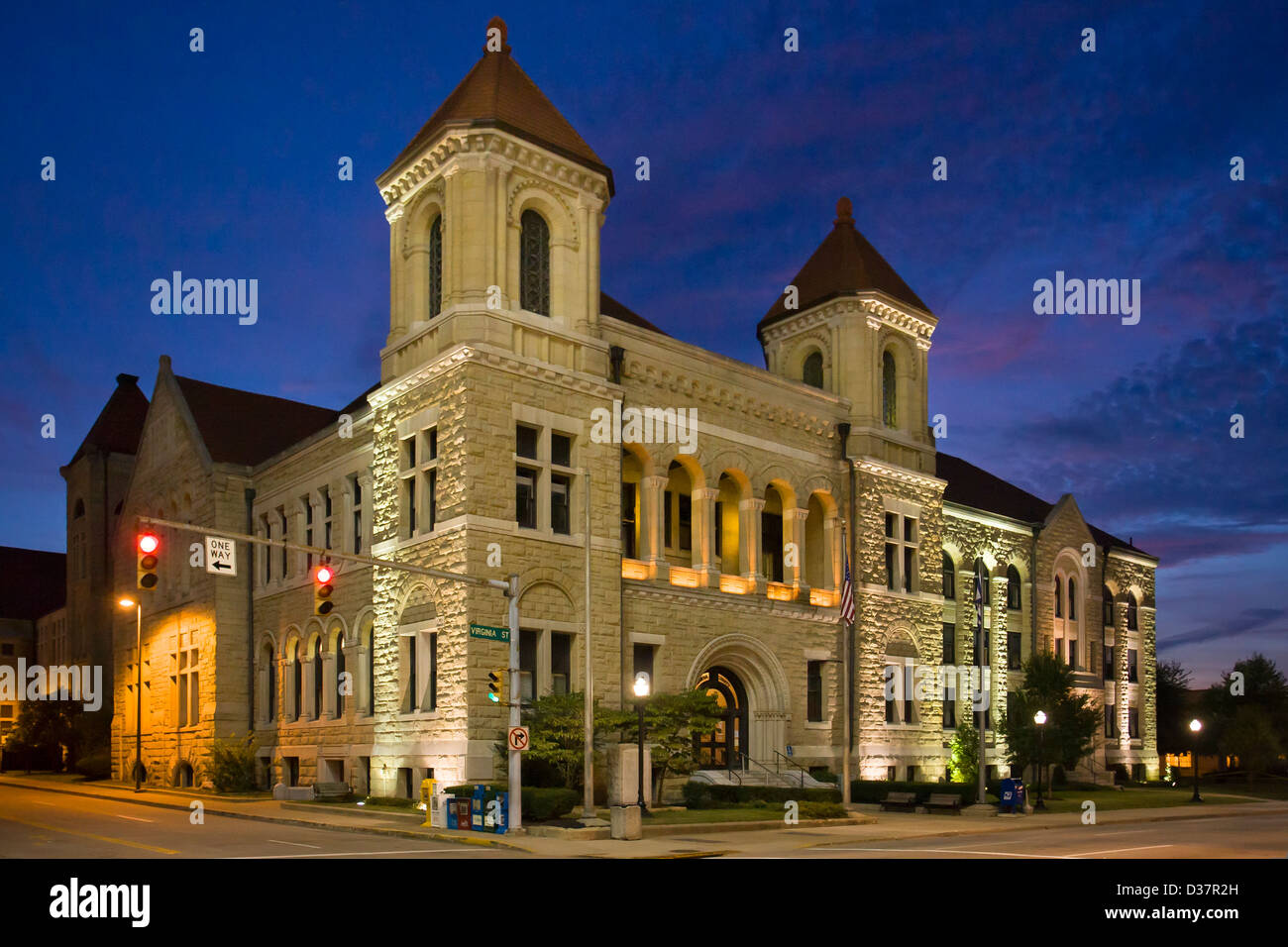 Kanawha County Courthouse (costruito nel 1892) al crepuscolo, Charleston West Virginia, Stati Uniti d'America Foto Stock