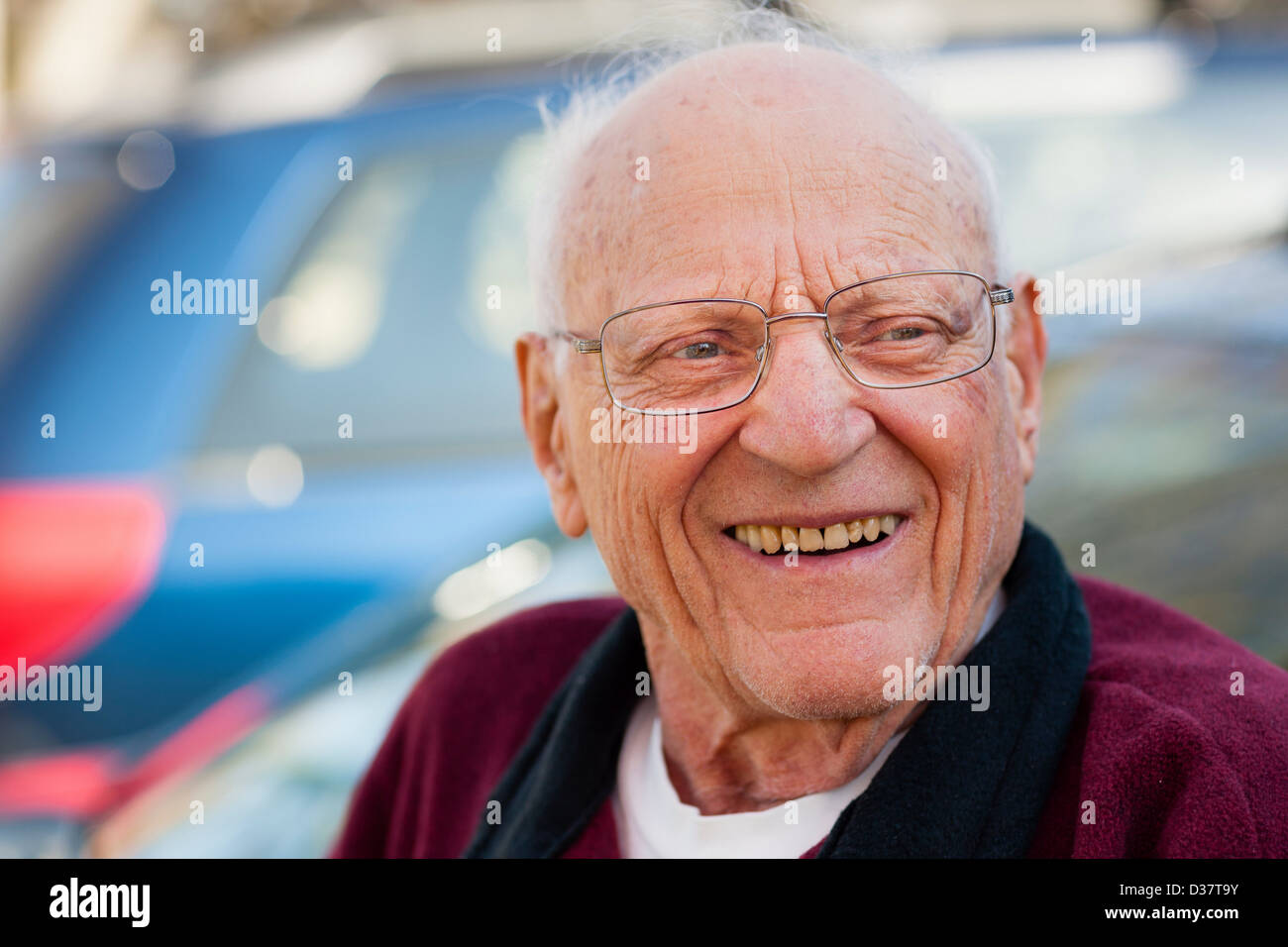 Close up uomo vecchio volto sorridente Foto Stock