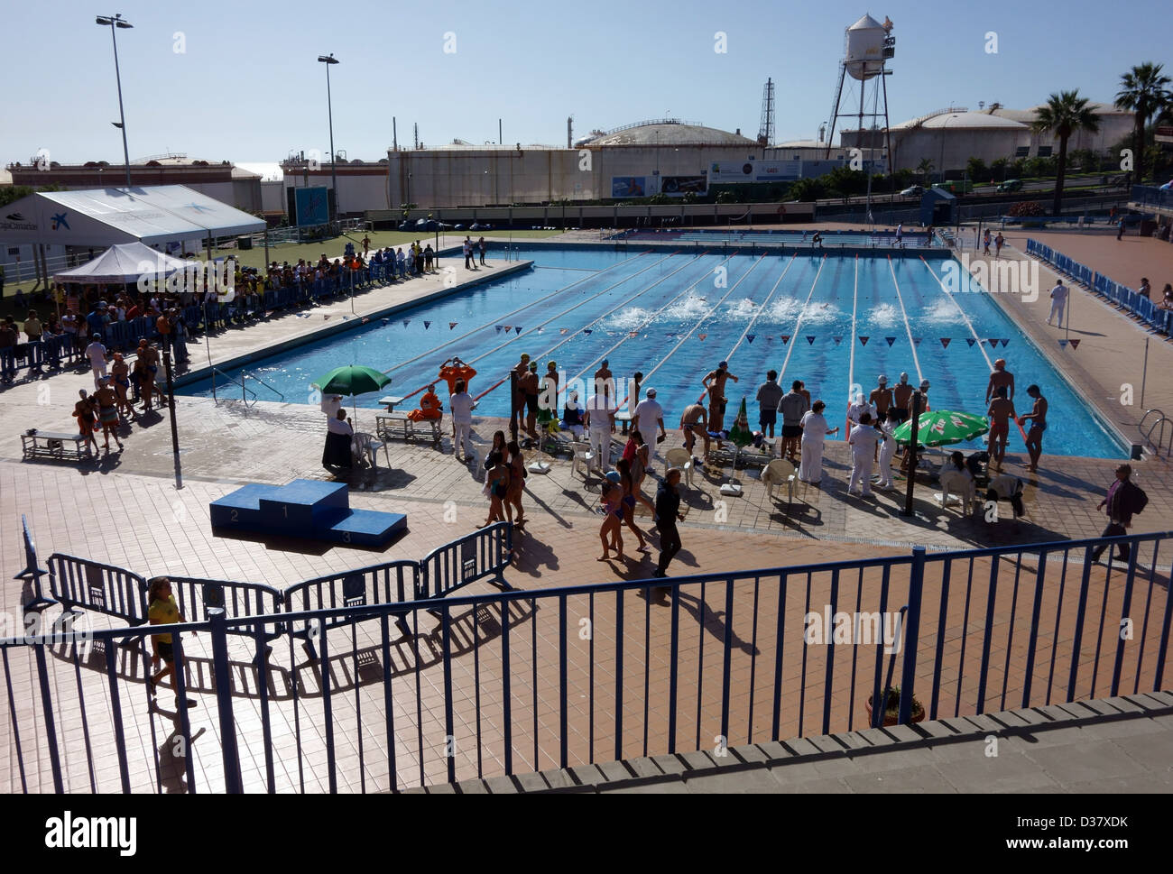 Gala di nuoto in piscina all'aperto a Santa Cruz de Tenerife, Isole Canarie Foto Stock