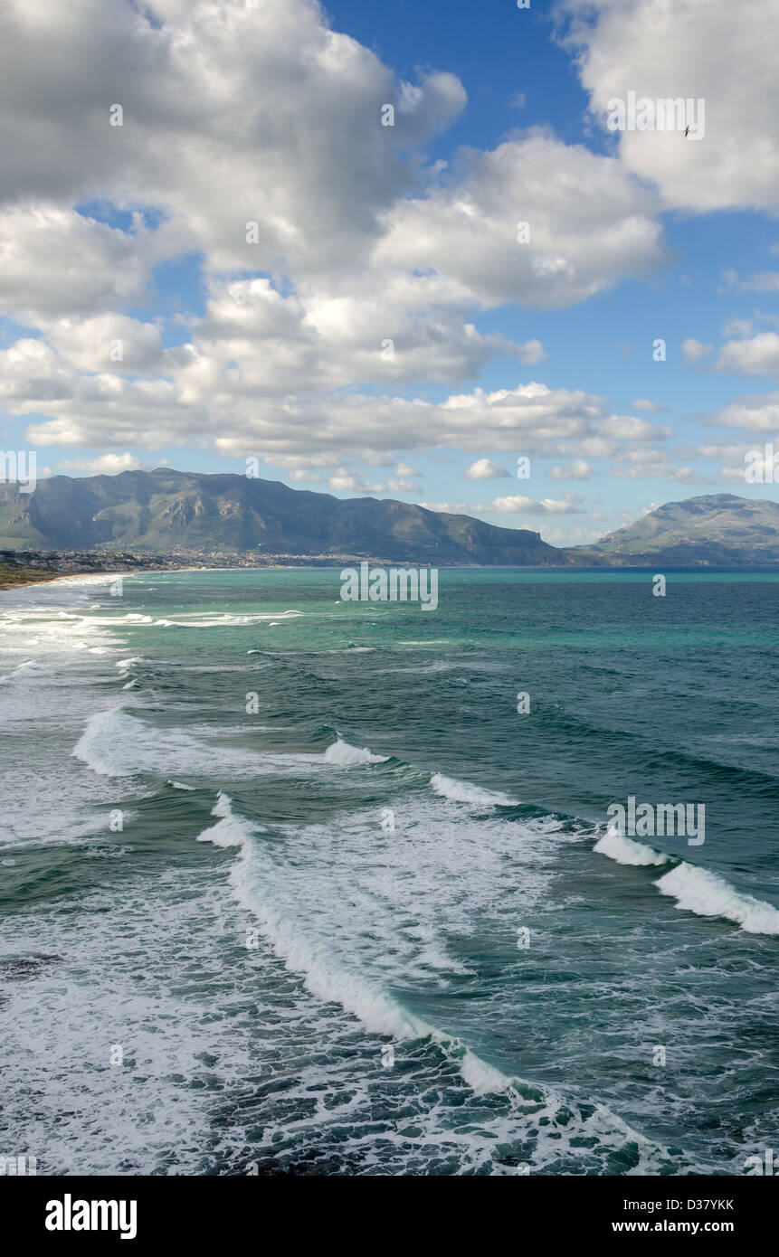 Paesaggio con San Vito lo Capo e il mare di Sicilia Foto Stock