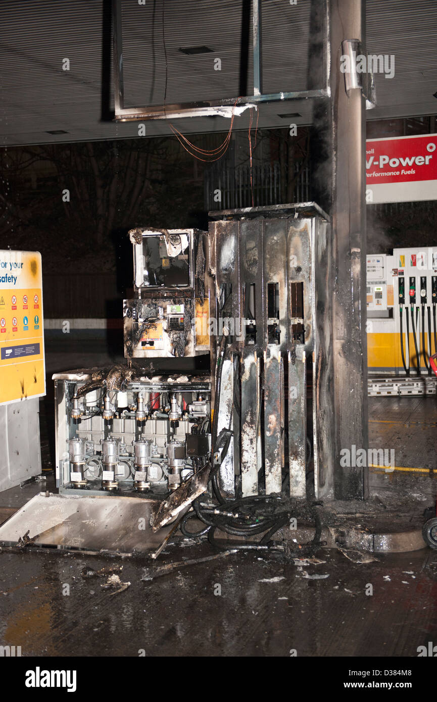 Stazione di rifornimento di carburante della pompa di riempimento sul fuoco Foto Stock