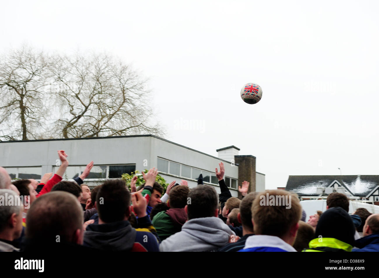 Ashbourne,Derbyshire.Shrovetide antica Football 2013. Foto Stock