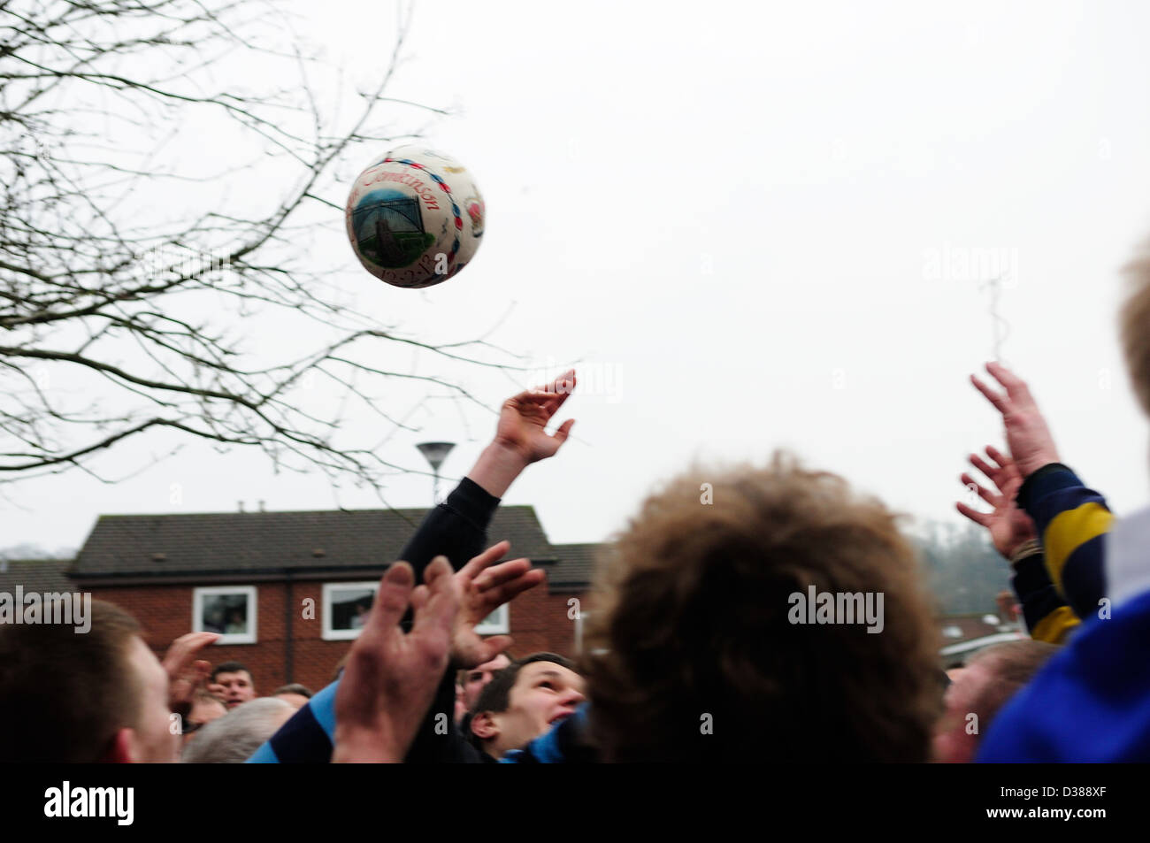 Ashbourne,Derbyshire.Shrovetide antica Football 2013. Foto Stock