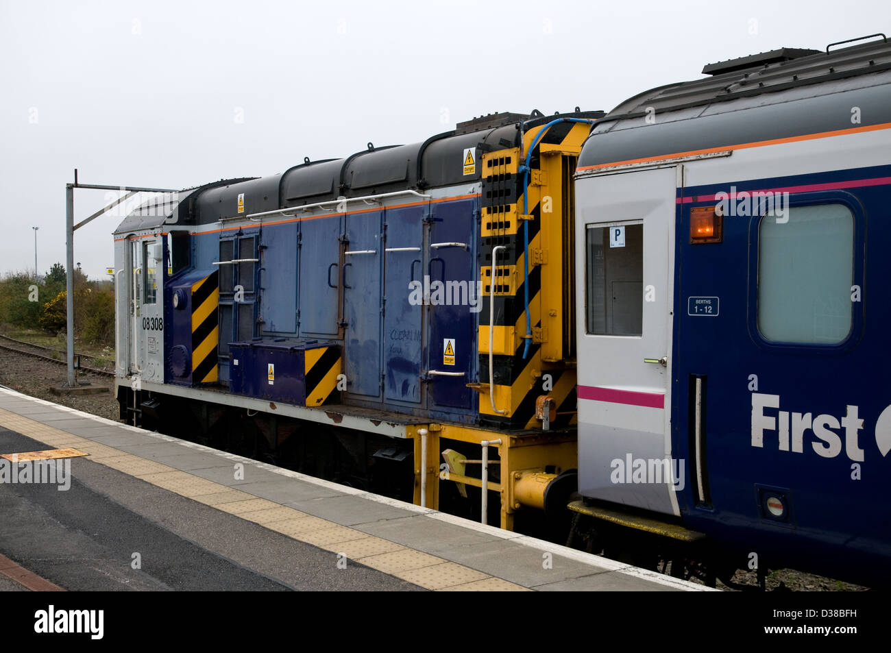 Classe 08,derivatore diesel,08308,caledonian sleeper,inverness capannone,highlands,Scozia Scotland Foto Stock