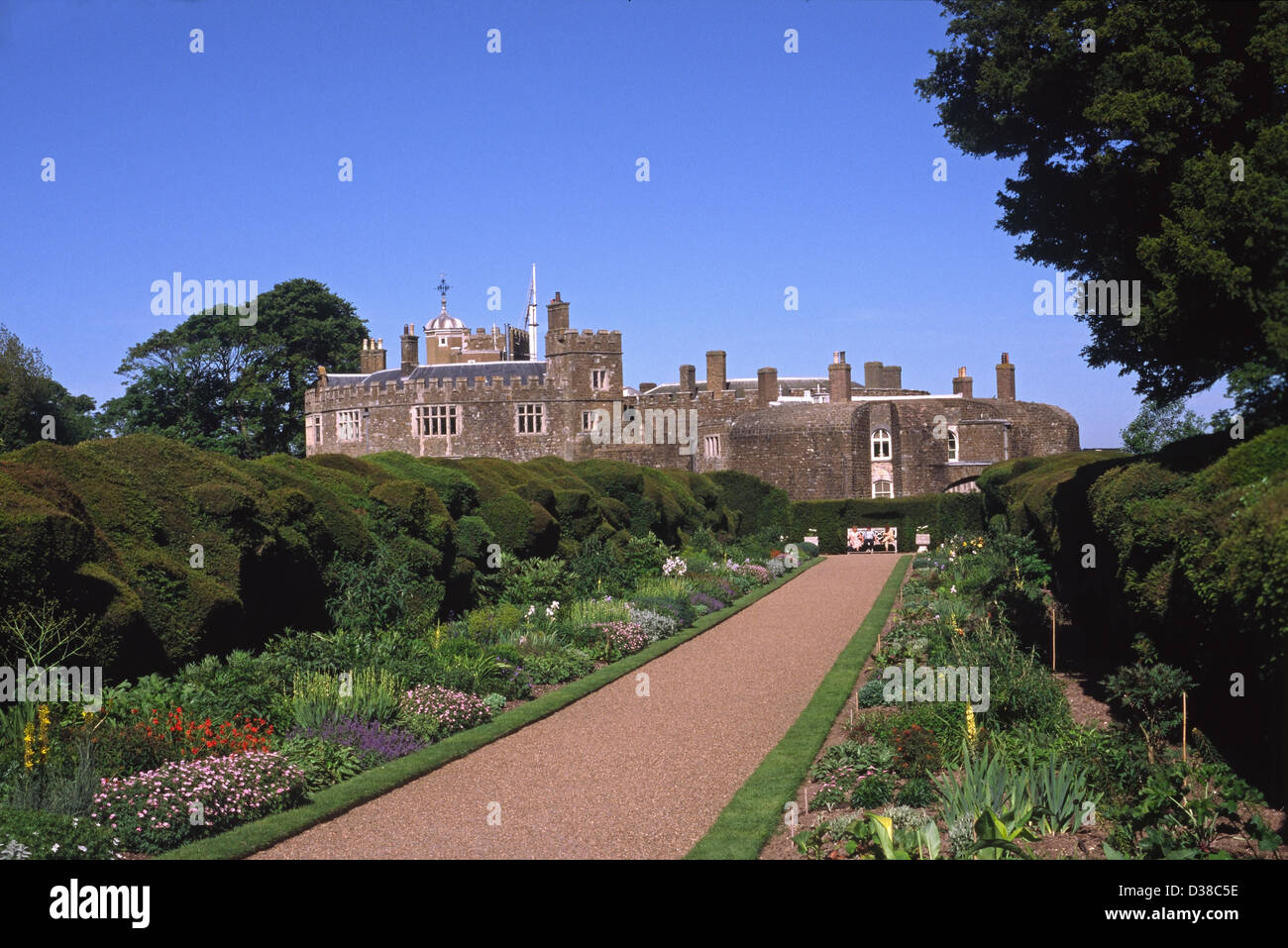 Il lungo approccio, Walmer Castle e giardini, Walmer, vicino a trattare, Kent, Inghilterra Foto Stock