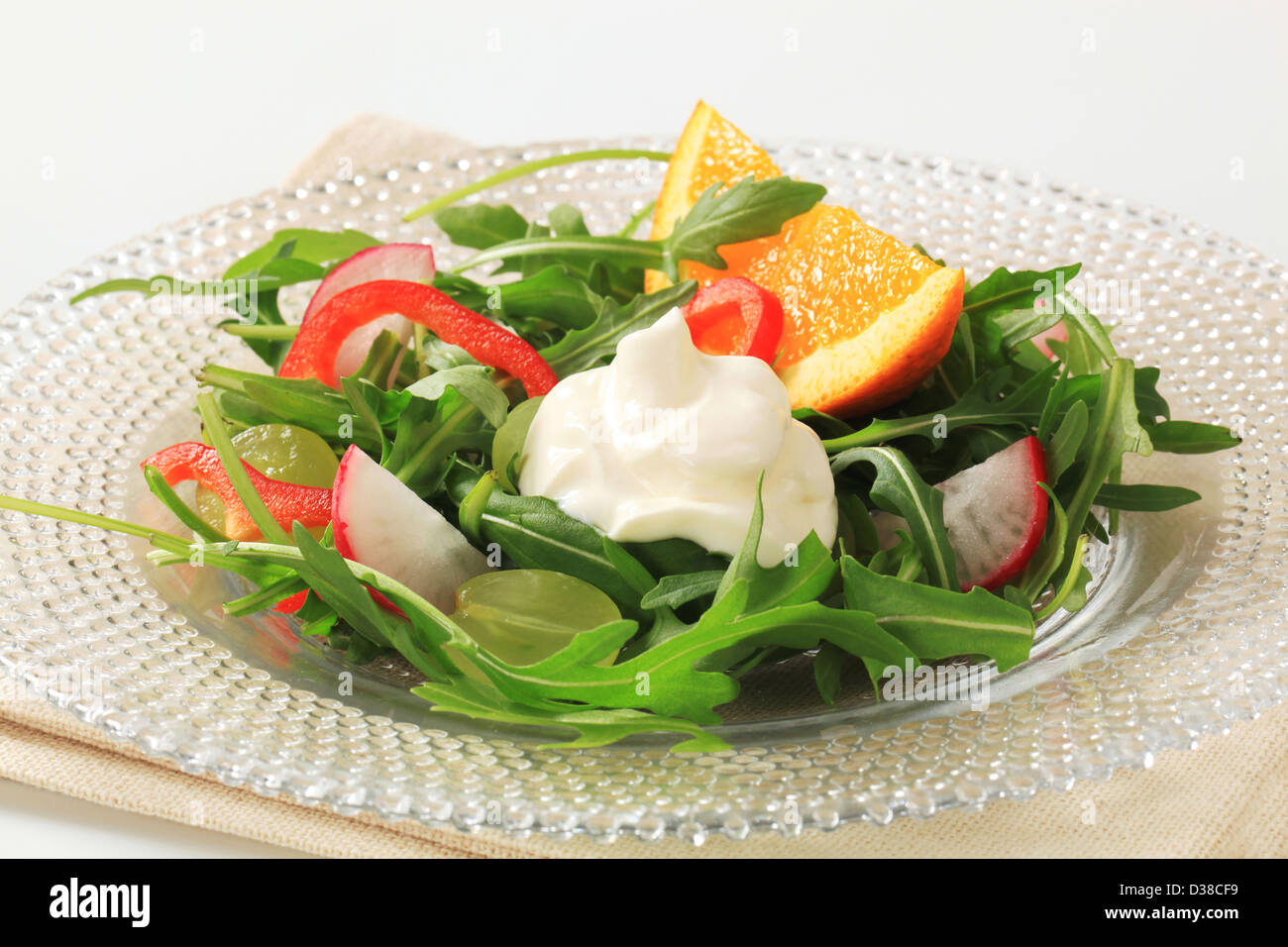 Insalata con radicchio, pepe e uva Foto Stock