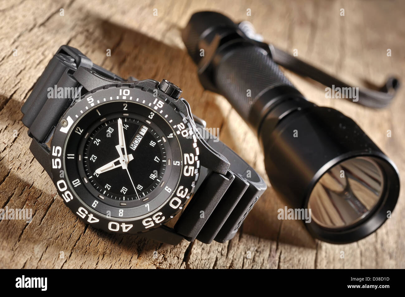 Military Watch e la torcia elettrica Foto Stock