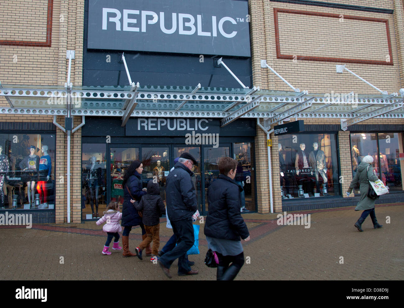 Fort Kinnaird, Edimburgo, Scozia, Regno Unito. 13 febbraio 2013. Conferma dell'amministrazione della catena di moda della Repubblica. Negozio foto Fort Kinnaird. Foto Stock
