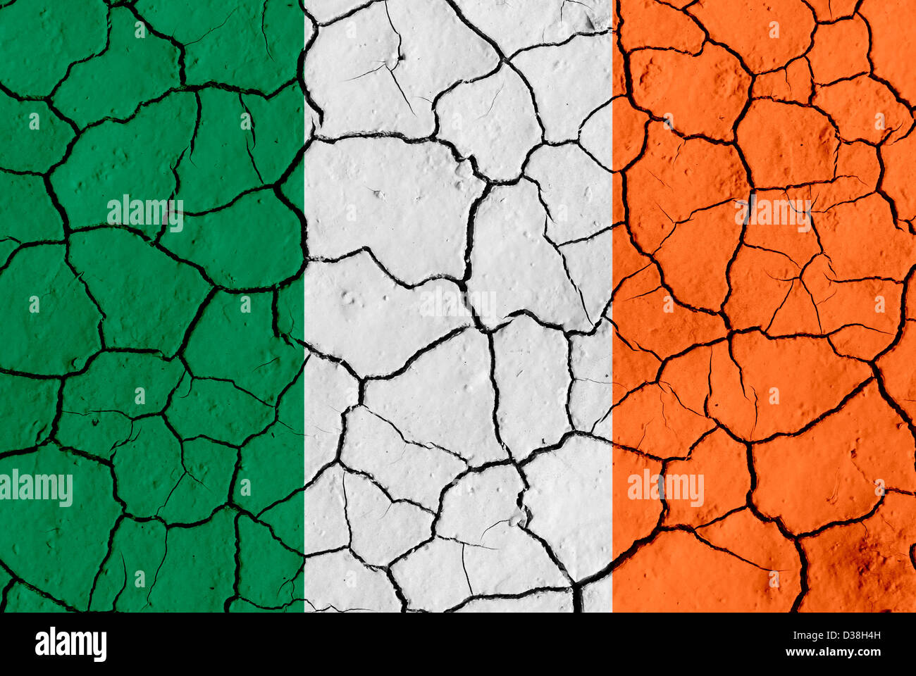 Bandiera dell'Irlanda su sfondo incrinato Foto Stock