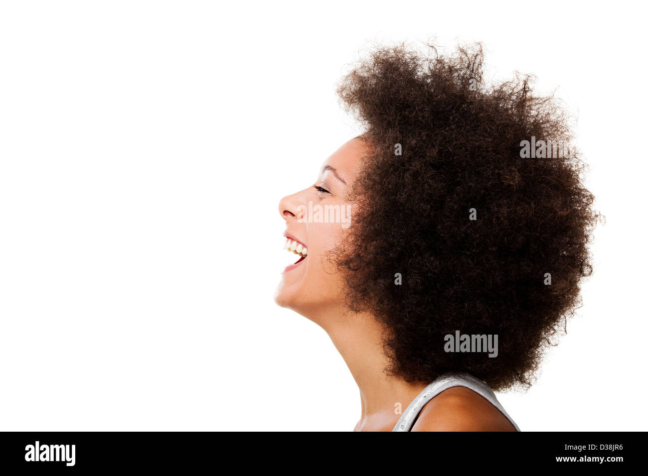 Ritratto di un americano africano donna ridere, isolati su sfondo bianco Foto Stock