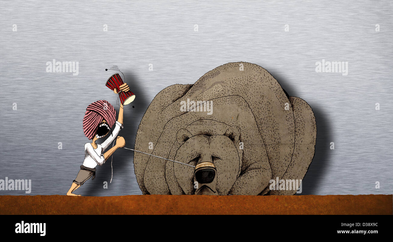 Uomo scimmia di suonare il tamburo per risvegliare un orso lento Foto Stock