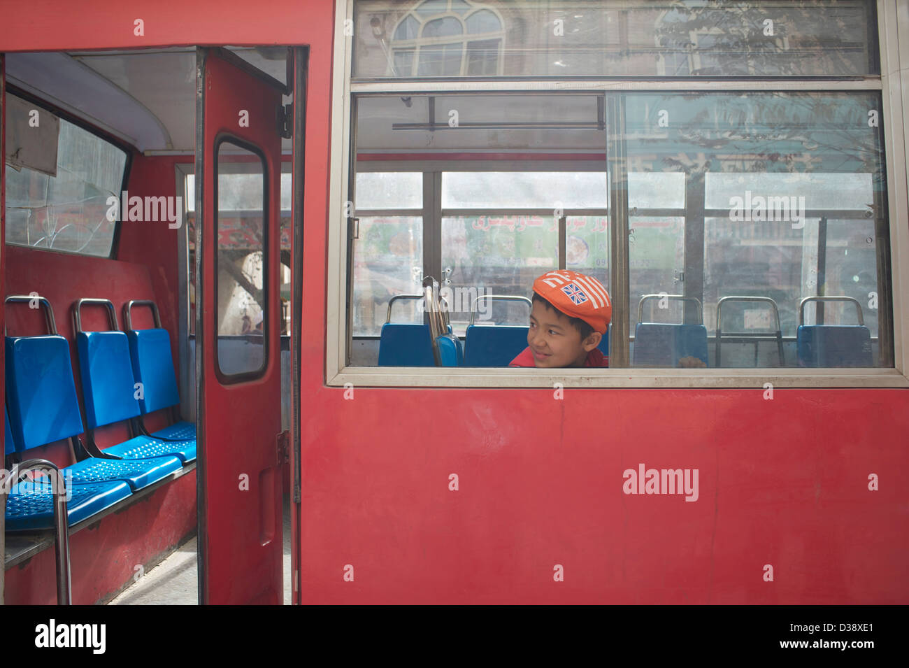Ultimo ragazzo sul bus Foto Stock