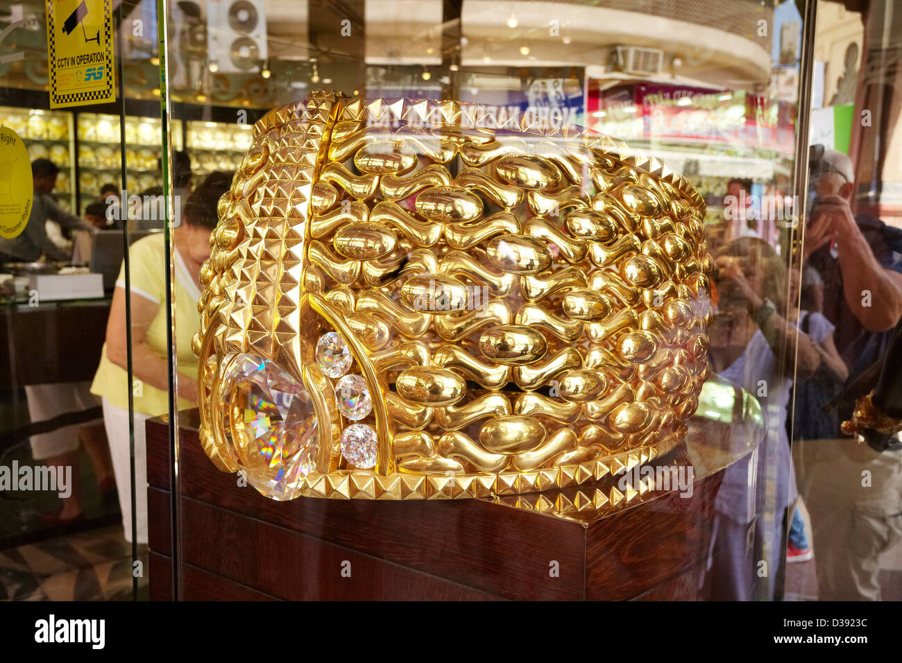 Guinness world record - il mondo più pesante Anello oro (Stella di Taiba) 58KG, Dubai Gold Souk Mercato, Dubai, Emirati Arabi Uniti Foto Stock