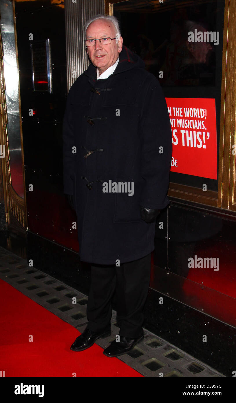 Londra, UK, 13 Febbraio 2013: Pete Waterman arriva per il Let it Be - serata di gala al Savoy Theatre, il filamento. Foto Stock