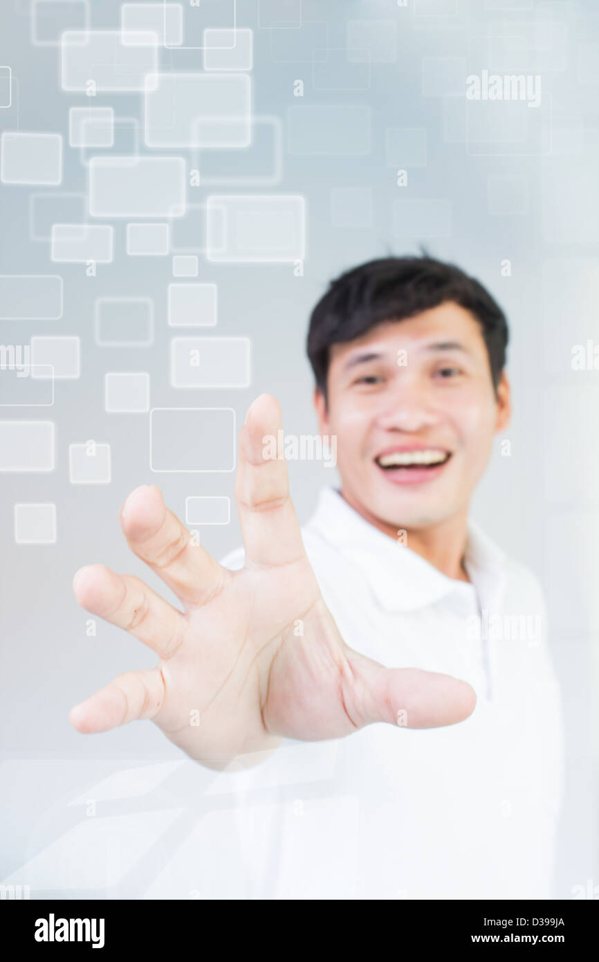 Uomo asiatico raggiungendo per una possibilità di crescita background aziendale Foto Stock