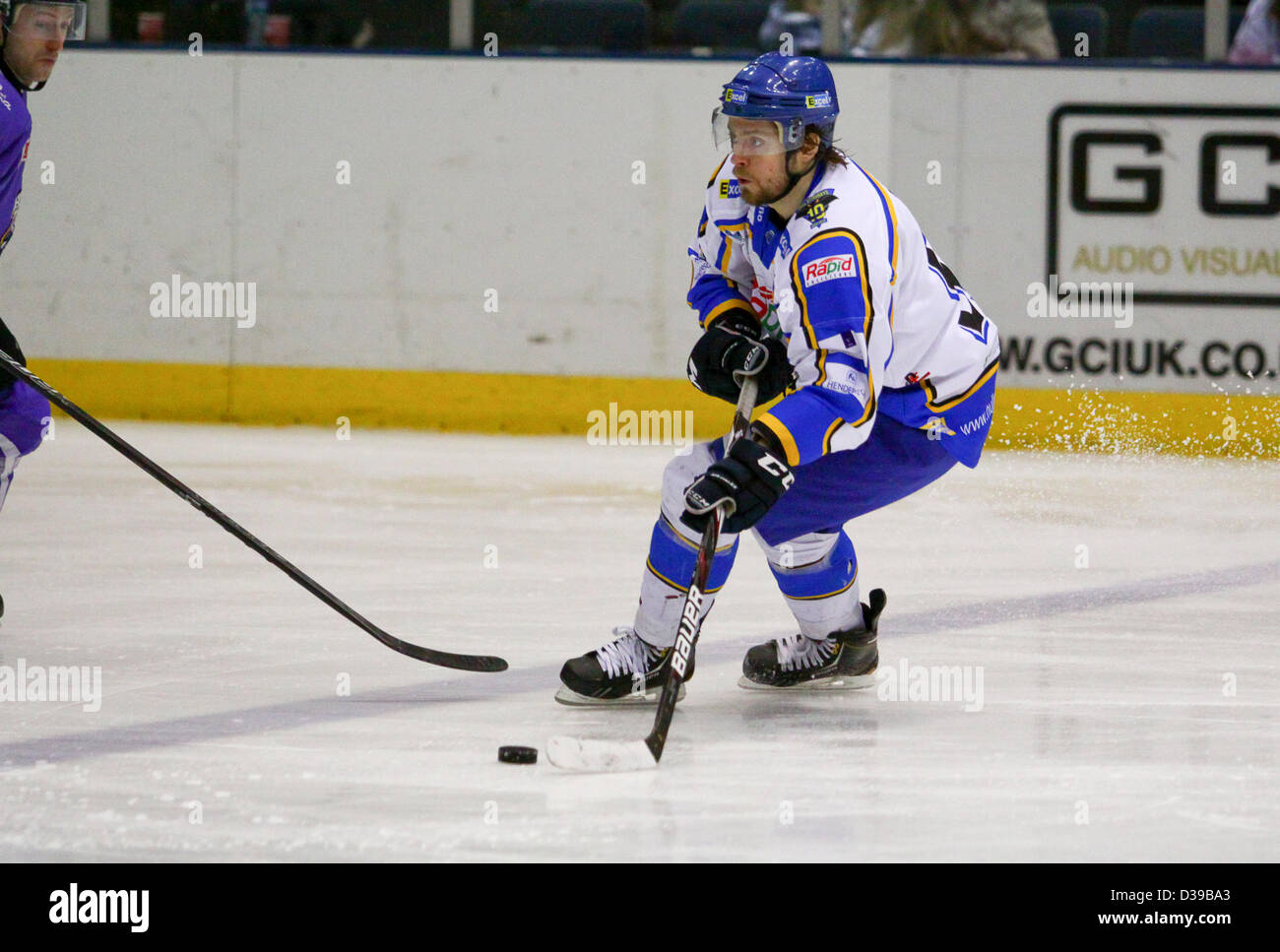 Glasgow, Scotland, Regno Unito. Il 13 febbraio 2013. Elite Ice Hockey League Braehead Clan v della carena trigoni Braehead Arena. Il Clan vincere 4-1, Stingray Valecko. Credito: ALAN OLIVER / Alamy Live News Foto Stock