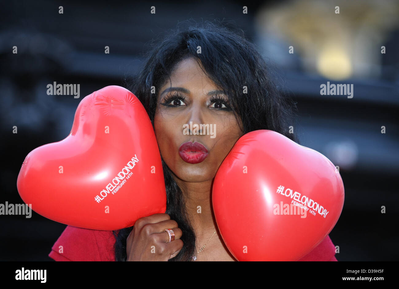 SINITTA amore giorno di Londra. PHOTOCALL PICCADILLY CIRCUS Londra Inghilterra Regno Unito 14 Febbraio 2013 Foto Stock