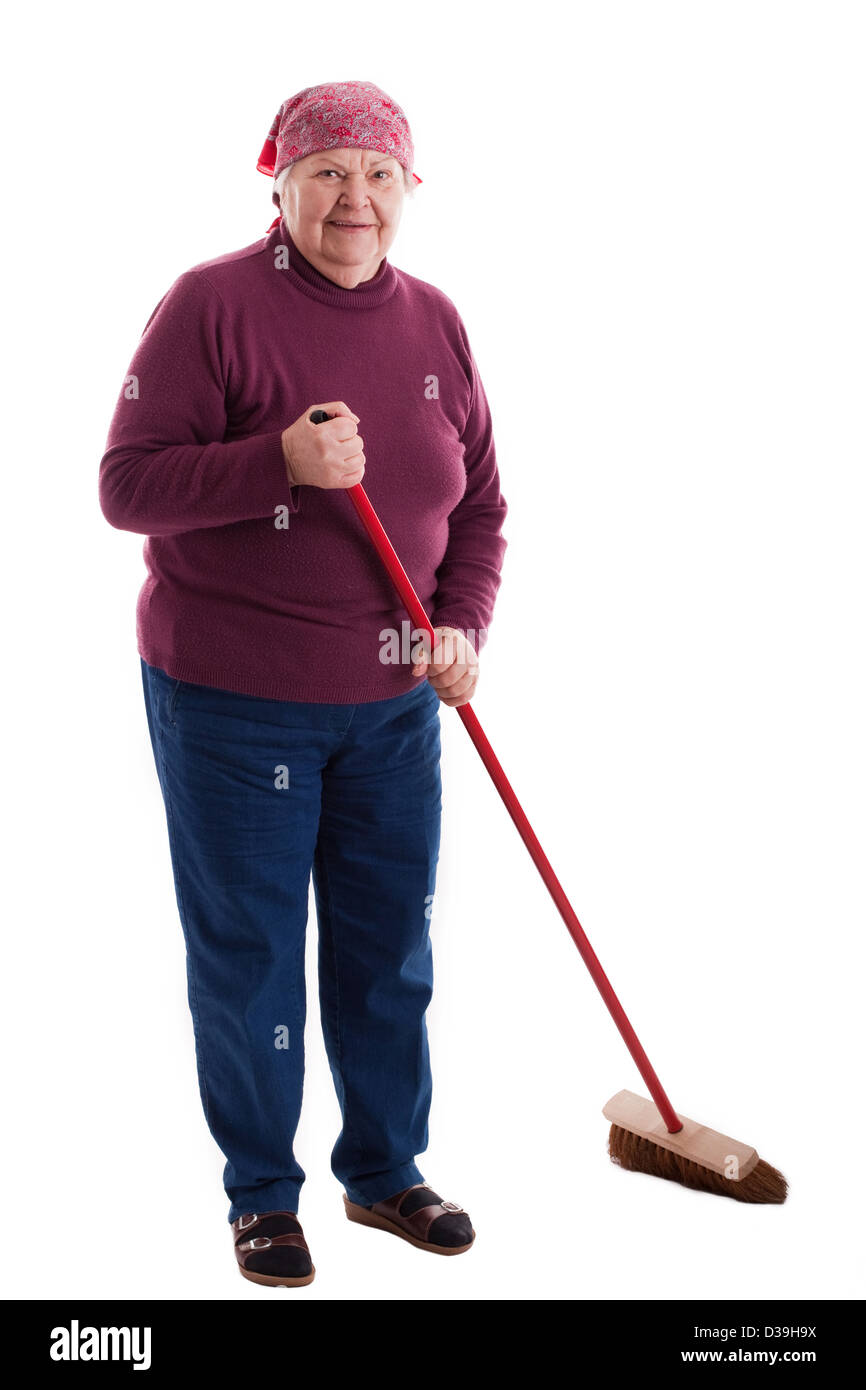 Vecchia donna spazza il pavimento Foto Stock
