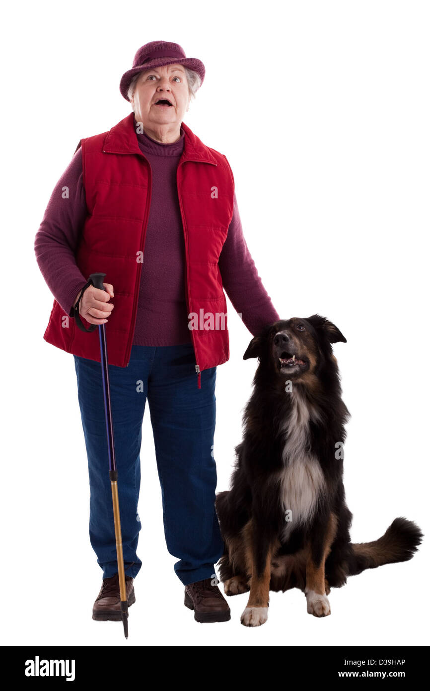 Un lusty senior femminile con cane guarda al visualizzatore 2 Foto Stock