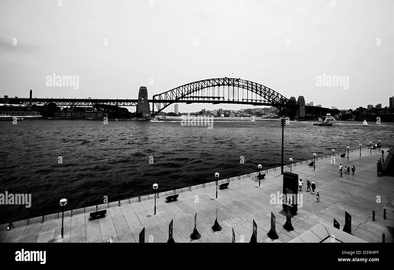 Viste del Sydney Harbour Bridge spanning il Sydney Harbour collegando il Sydney central business district (CBD) e la North Shore. Foto Stock