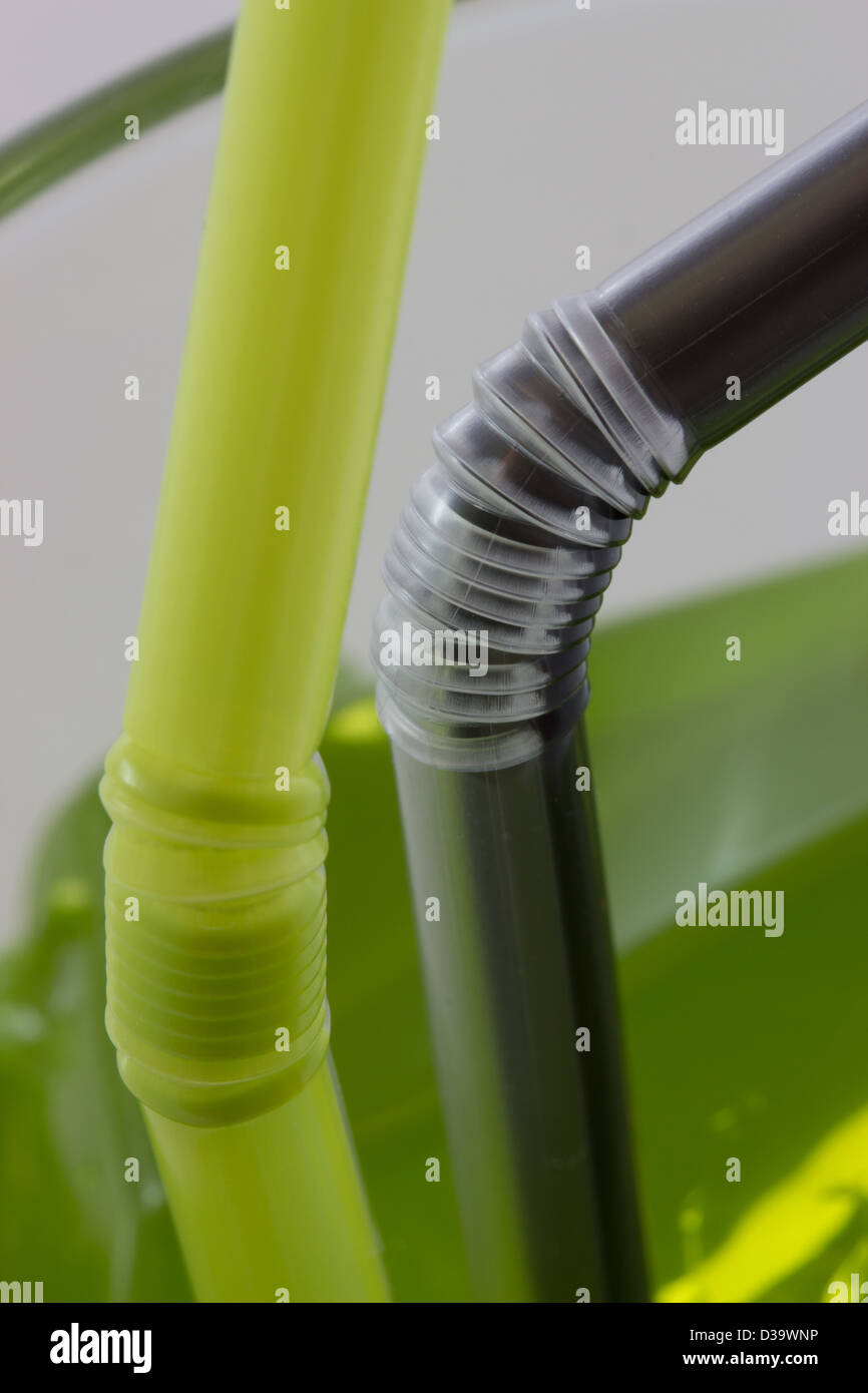 Un verde e un nero cannuccia Foto Stock