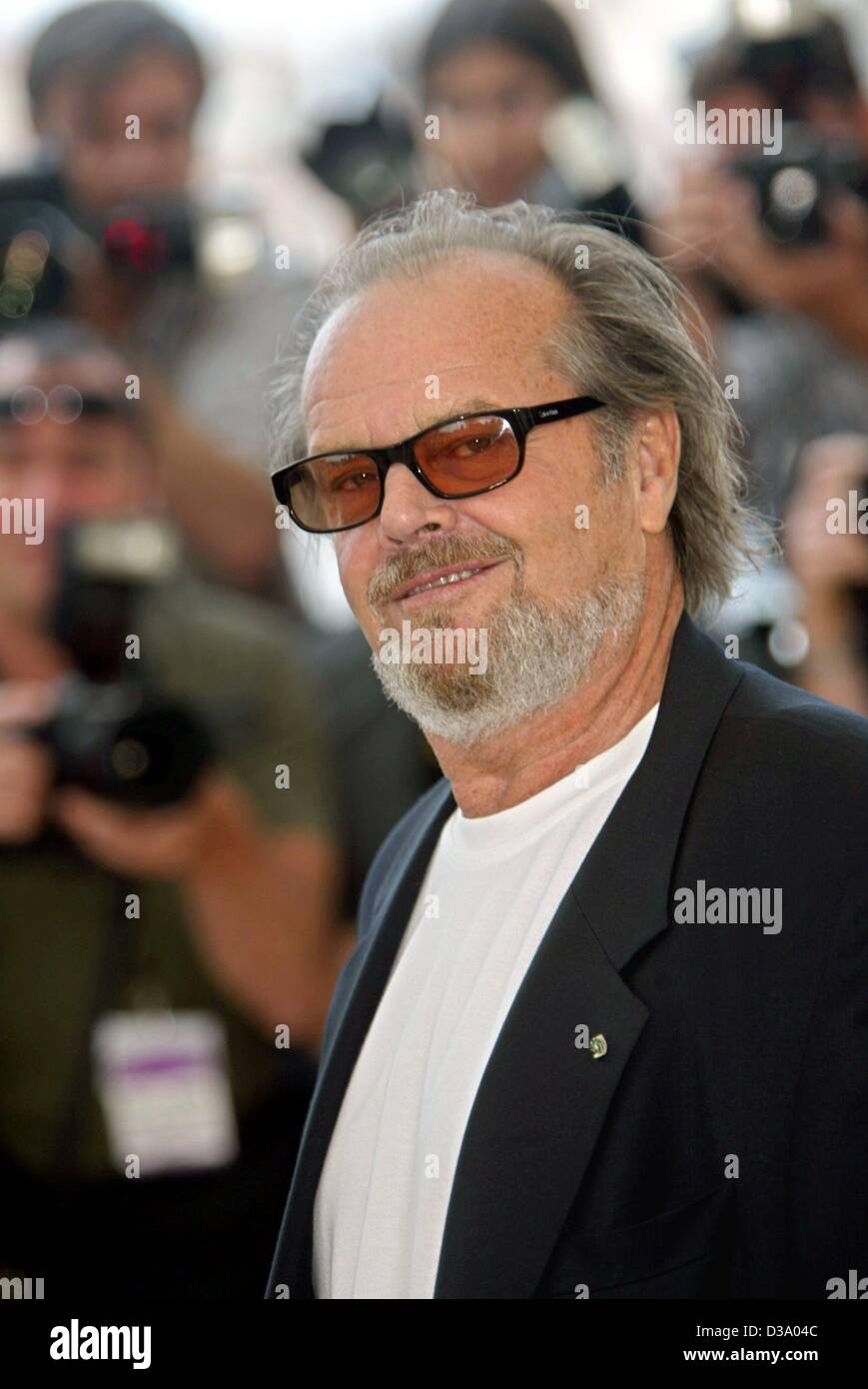 (Dpa) - La stella di Hollywood Jack Nicholson sorrisi come egli arriva ad uno screening in occasione della 55a Cannes Film Festival in Francia, 20 maggio 2002. Nicholson è venuto a vedere il film 'About Schmidt'. Foto Stock