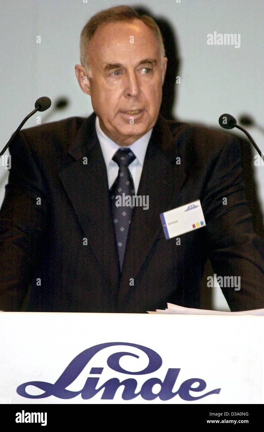 (Dpa) -Gerhard pieno, CEO della conglomerata tedesca azienda Linde, parla durante la riunione generale a Monaco di Baviera, 14 maggio 2002. Il Wiesbaden basata sulla società è specializzata nella produzione di impianti industriali, tecnologia di trasporto, unità di raffreddamento e transpallet. Foto Stock