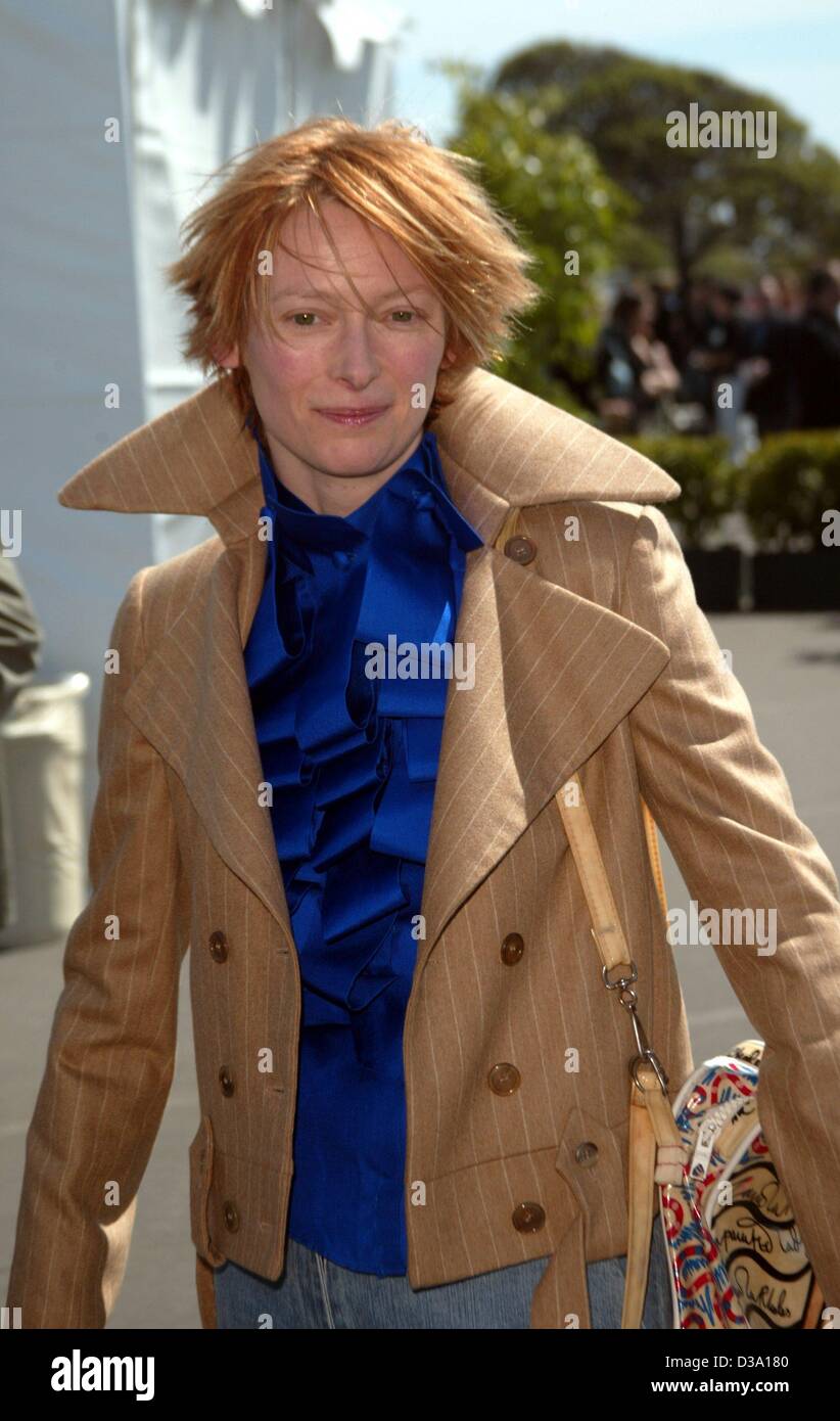 (Dpa) - British attrice Tilda Swinton arriva a spiriti indipendenti Awards a Santa Monica, 23 marzo 2002. Foto Stock