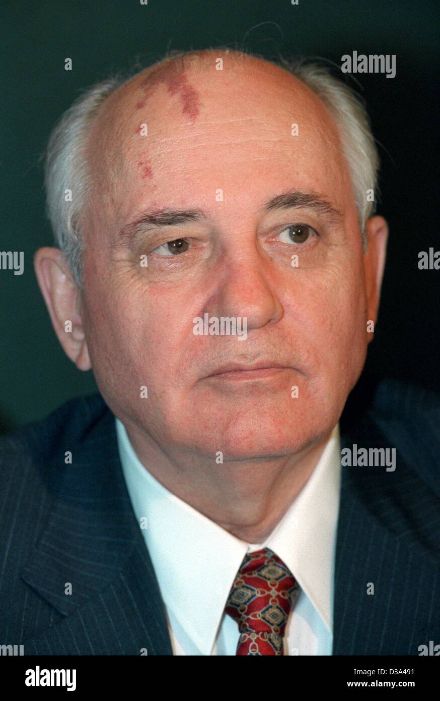 (Dpa file) - Ex presidente sovietico Mikhail Gorbaciov, raffigurato in Francoforte sul Meno, 25 giugno 1997. Egli era a capo dell'Unione Sovietica da 1985 fino al 1991. Avviando un periodo di apertura politica (Glasnost) e della trasformazione (Perestroika) destinati a modernizzare l'U.R.S.S. pose la prima pietra Foto Stock