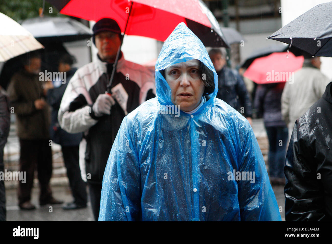 Atene, Grecia. 14 febbraio 2013. I pensionati protestare presso il Ministero del lavoro contro l'aumento delle tariffe di e l elevato livello di tassazione. (Immagine di credito: credito: Aristidis Vafeiadakis/ZUMAPRESS.com/Alamy Live News) Foto Stock