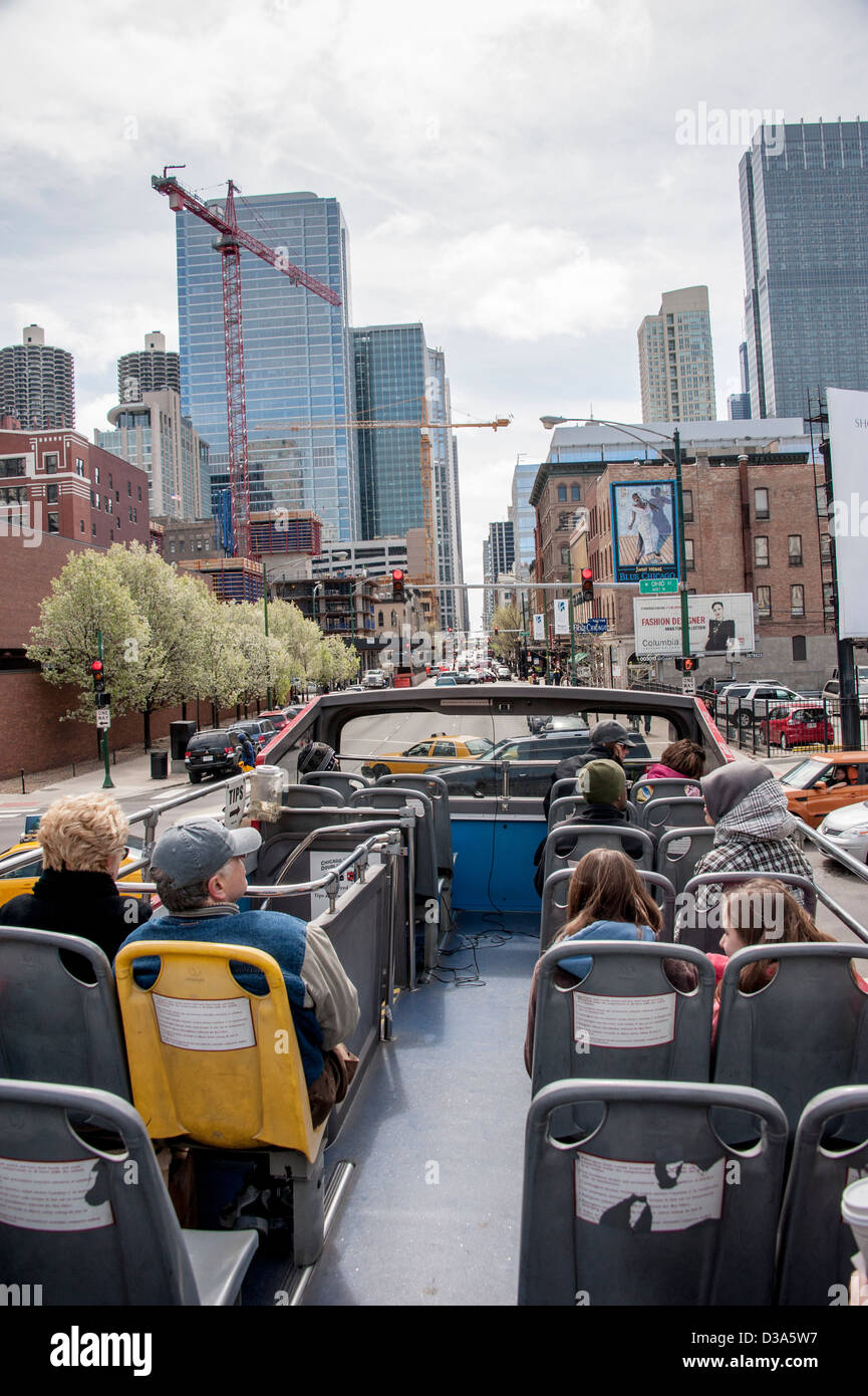 Tour bus su Clark Street a Chicago in Illinois IL USA Foto Stock