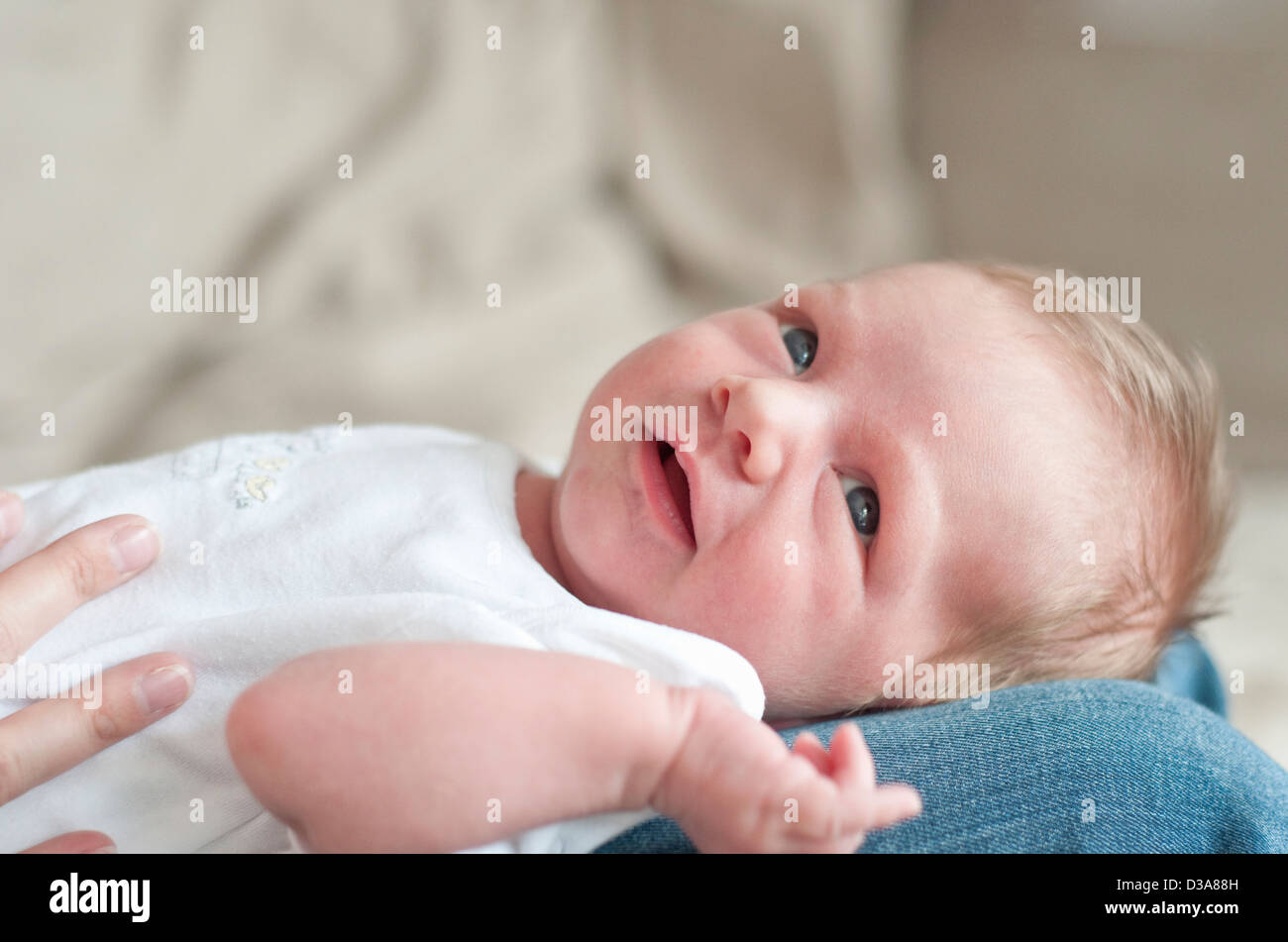 Azienda madre figlio bambino al giro Foto Stock