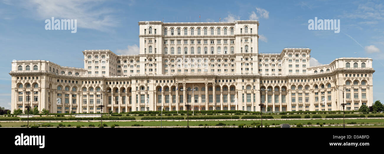 Edificio più grande in Europa, al parlamento romeno a Bucarest Foto Stock