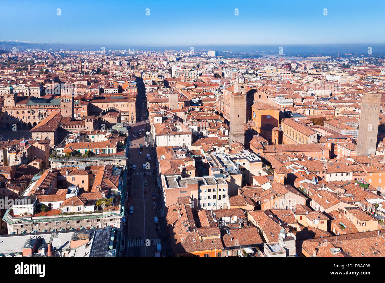 Vista dalla Torre degli Asinelli In Strada Maggiore a Bologna, Italia Foto Stock