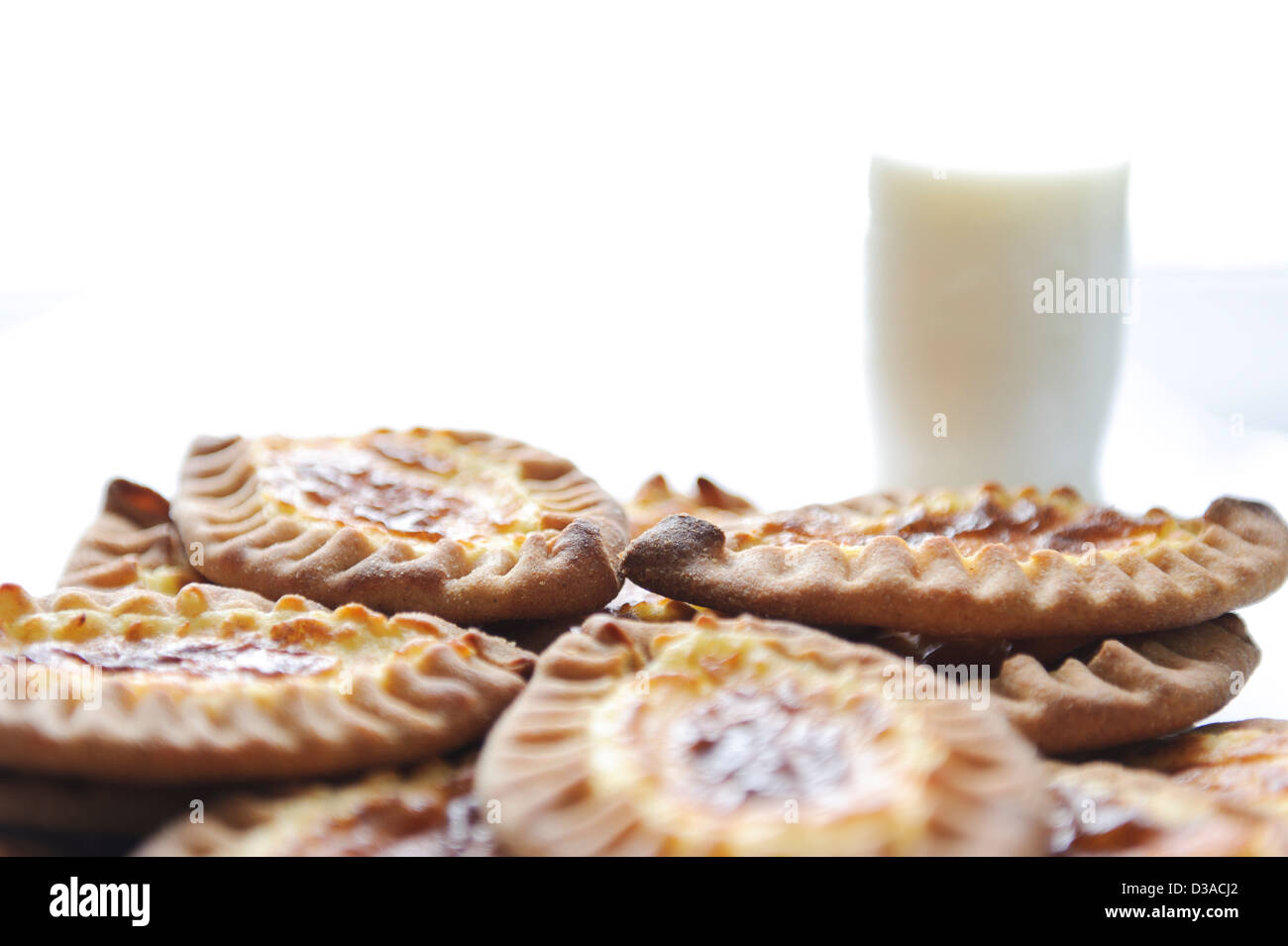 Karelian tradizionali e dolci finlandesi con patate Foto Stock