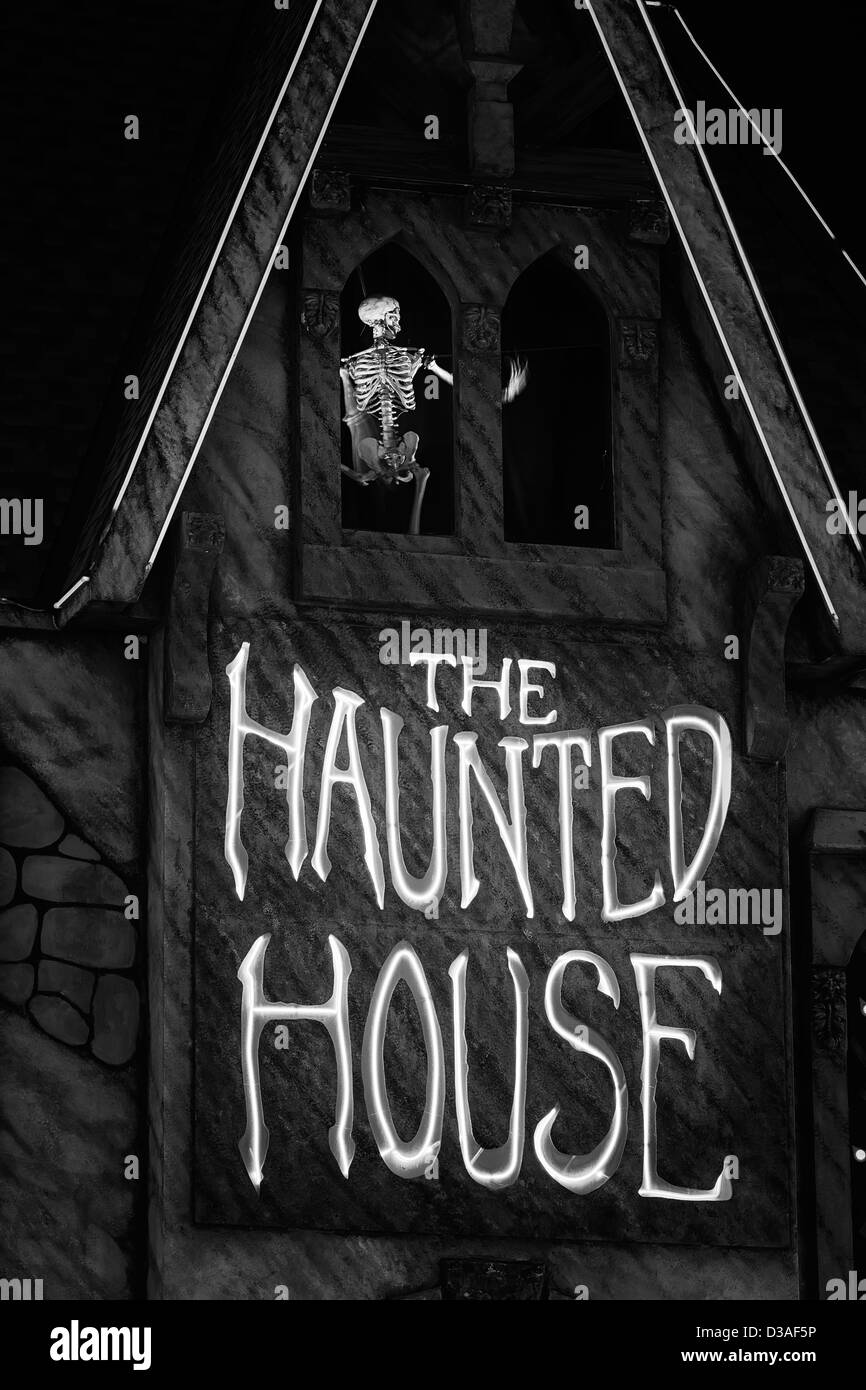 Haunted House di notte Foto Stock