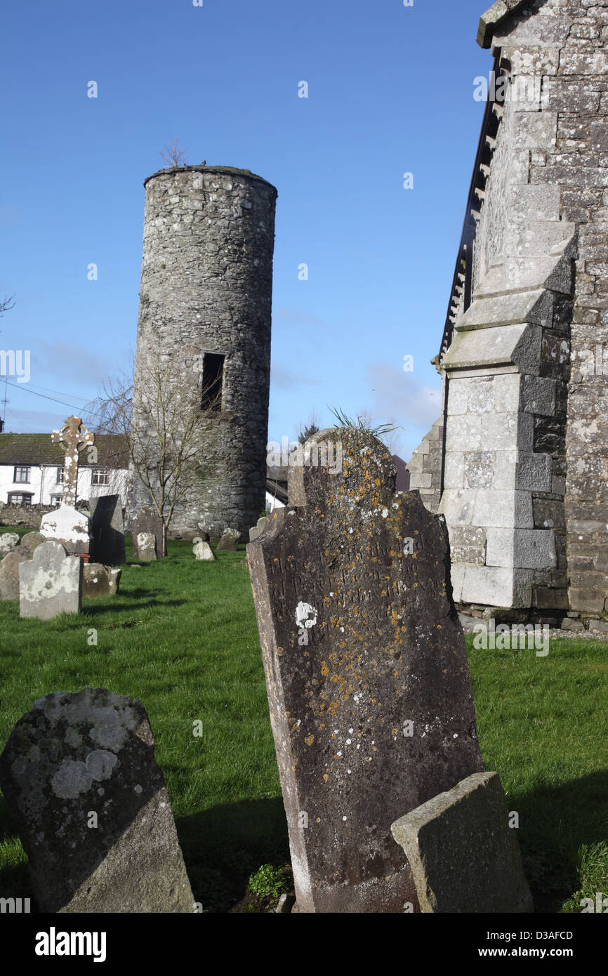Irish Round Tower Inniskeen sagrato contea di Monaghan Irlanda Foto Stock