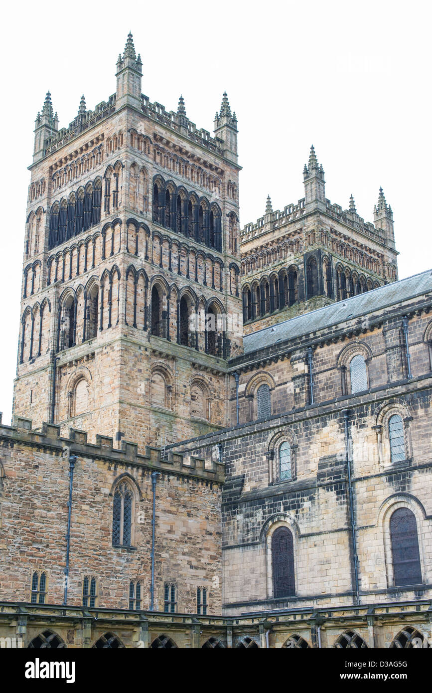 Rettangolare centrale le torri della cattedrale costruita dai Normanni a Durham, Inghilterra. Foto Stock