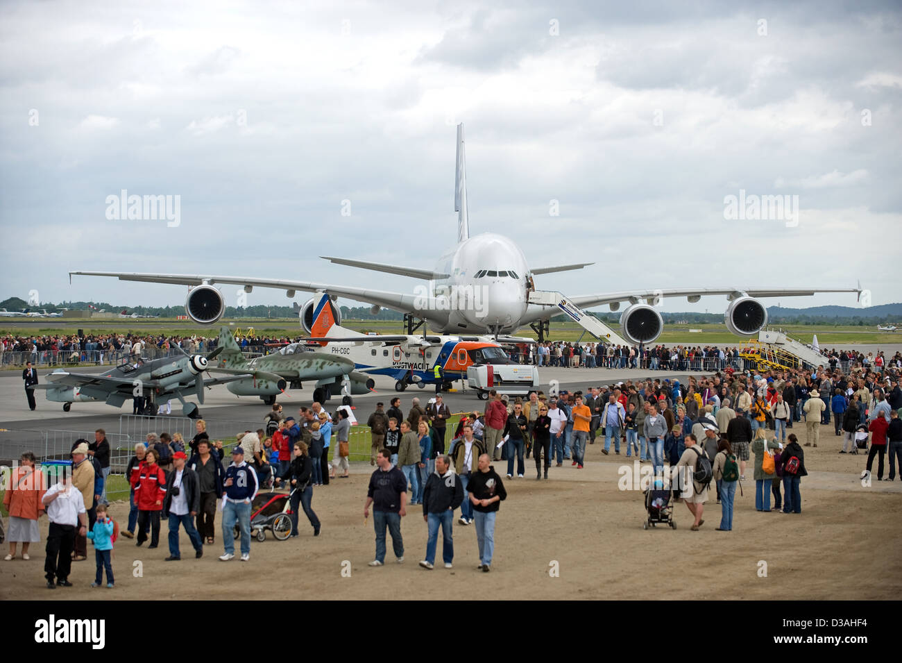 Schoenefeld, Germania, rilasciato Airbus A380 presso la ILA Foto Stock