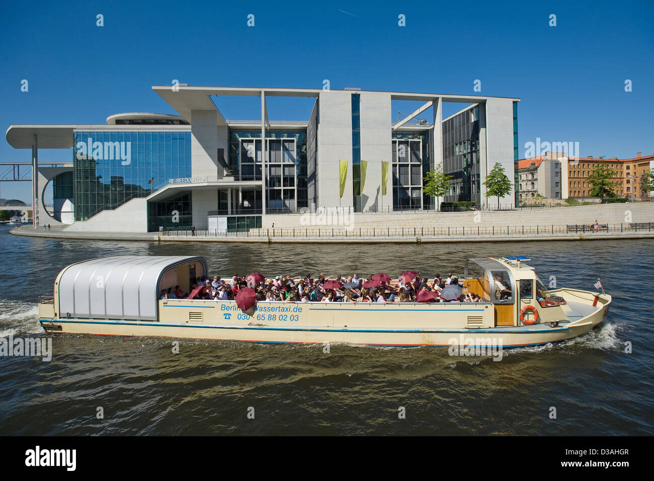 Berlino, Germania, tour in barca prima di Marie-Elisabeth-Lueders-Haus Foto Stock