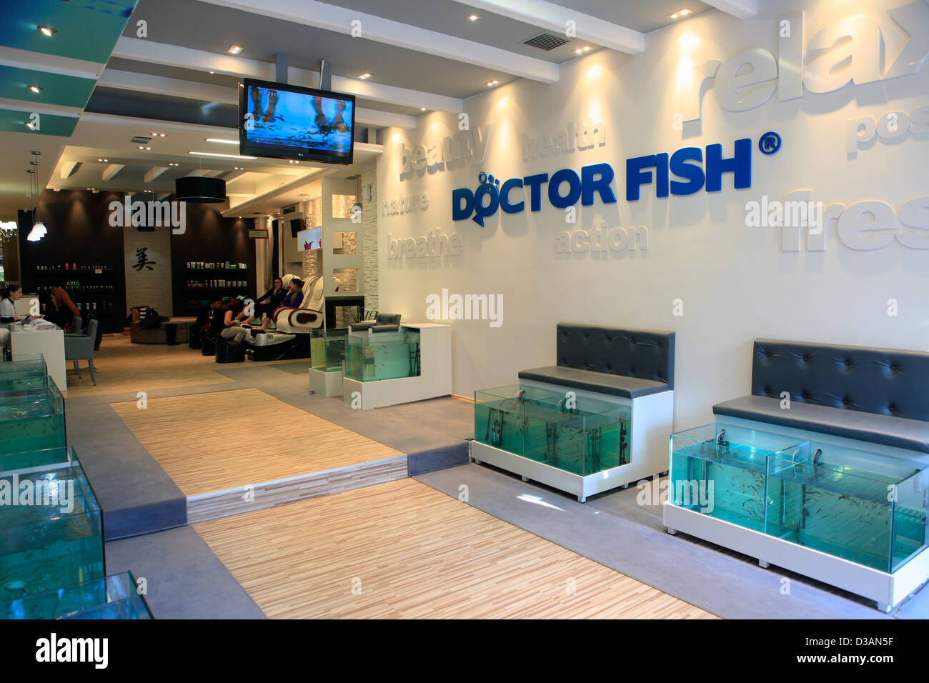 Grecia Atene plaka adrianou street doctor fish terapia del piede e day spa Foto Stock