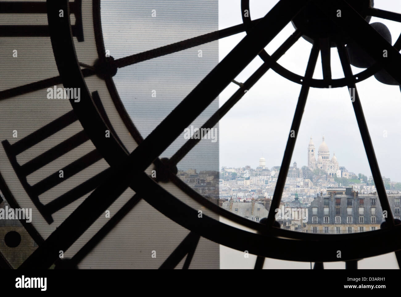 Francia Paris orologio trasparente nel Musée d' Orsay Museum Sacre-Coeur basilique basilica vista città Foto Stock
