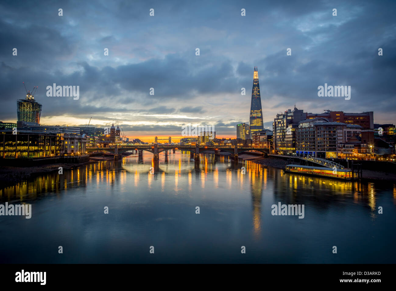 La Skyline di Londra all'alba Foto Stock
