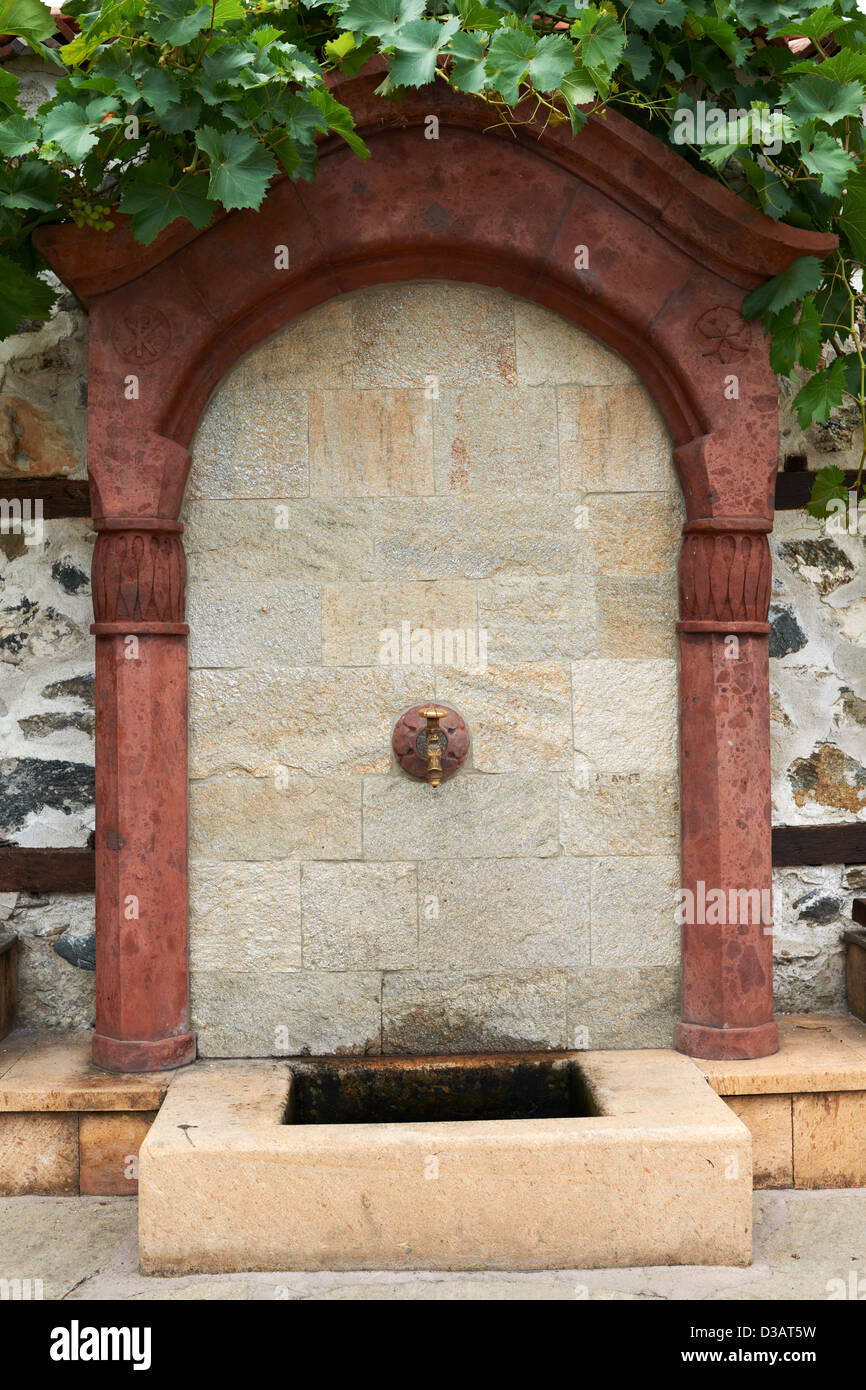 Stone Street Fountain in città Zlatograd, Bulgaria Foto Stock