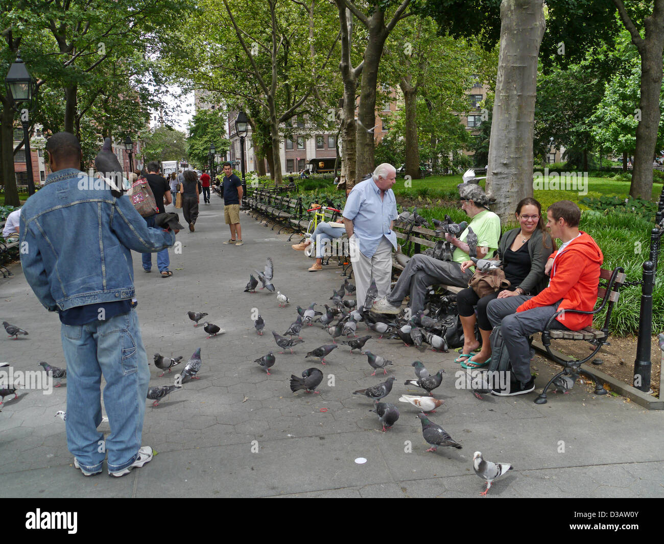 Pigeon fanciers in Washington Square Park di New York City Foto Stock