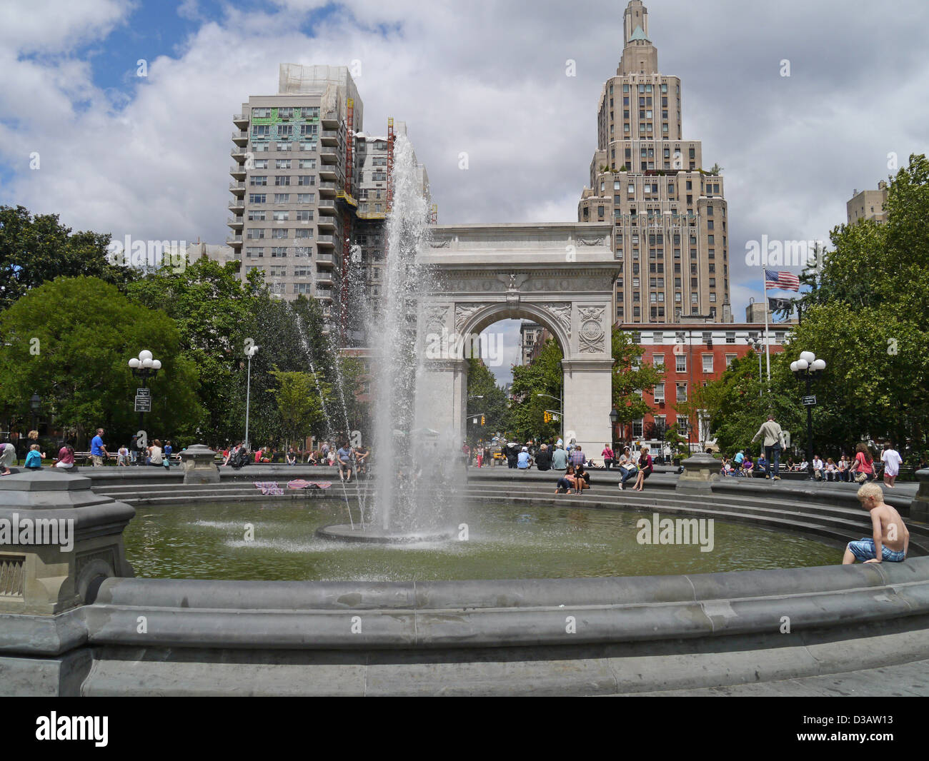 La città di New York e Washington Square Park Fontana Foto Stock
