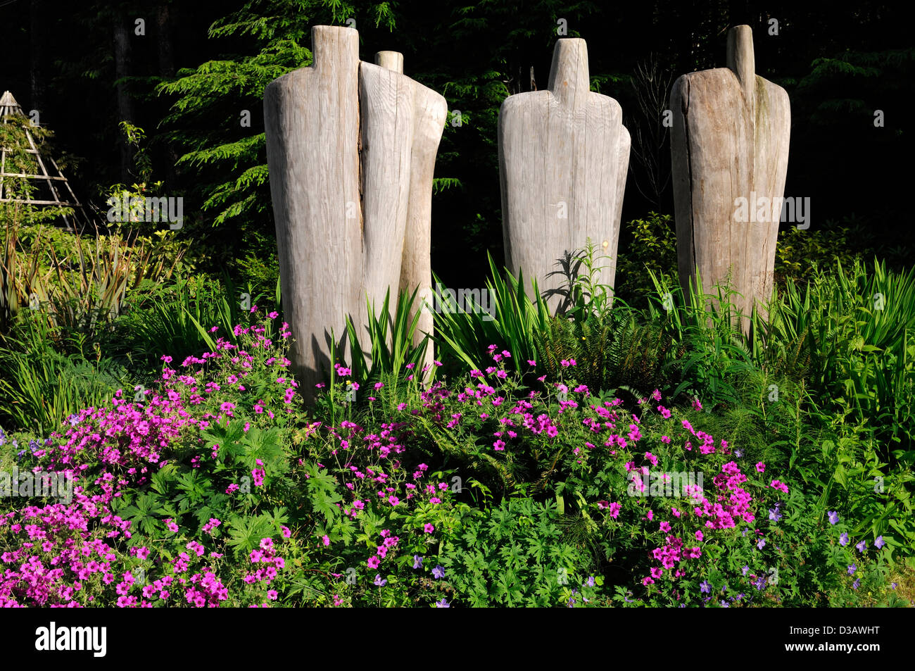 Tofino Giardini Botanici a Vancouver Island British Columbia Canada sculture in legno la forma umana forma Foto Stock