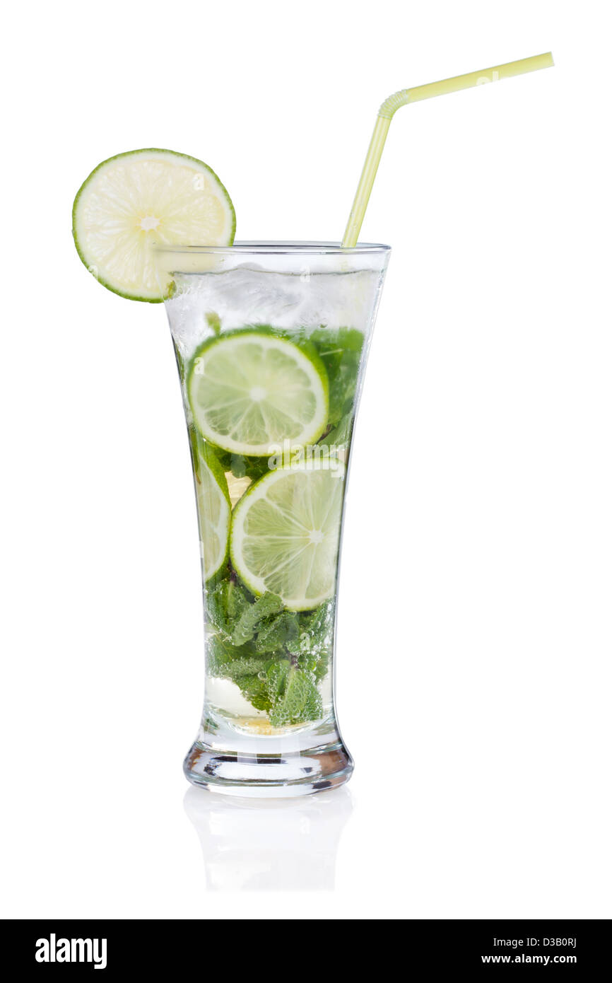 Cocktail Mojito isolati su sfondo bianco Foto Stock