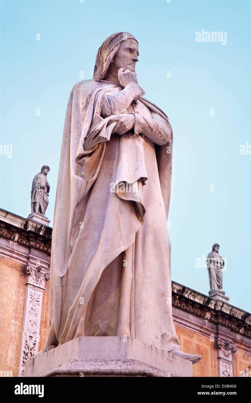 Verona - Dante Allighieri statua da Piazza dei Signori Foto Stock