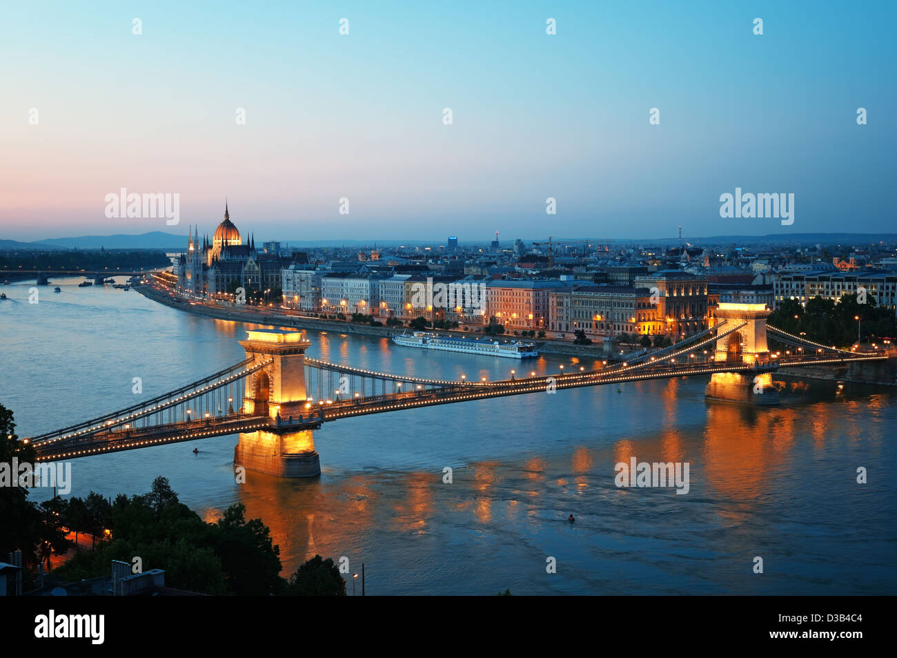 Lo skyline di Budapest di notte. Foto Stock